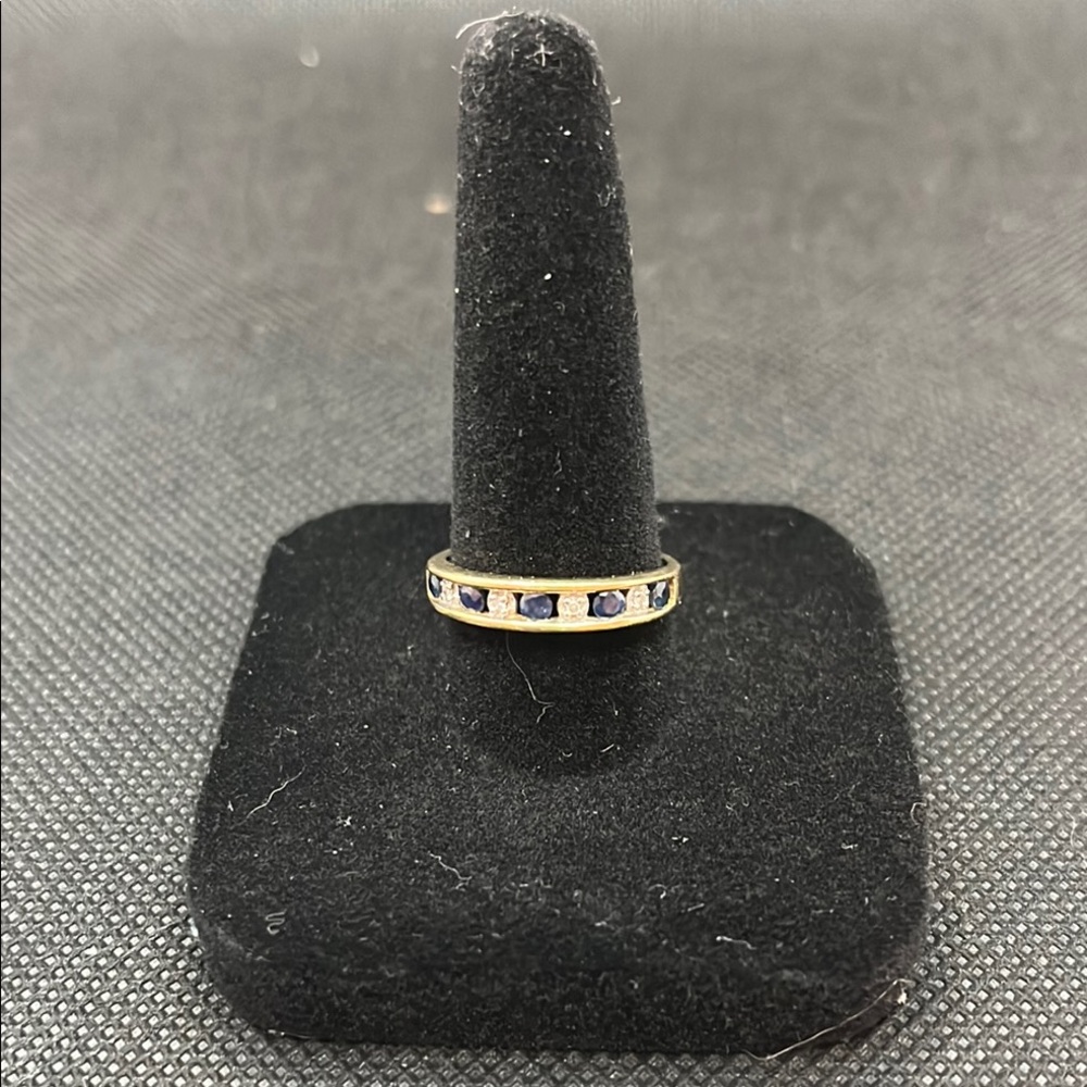 Elegant 10k Gold with Sapphire and Diamonds Ring